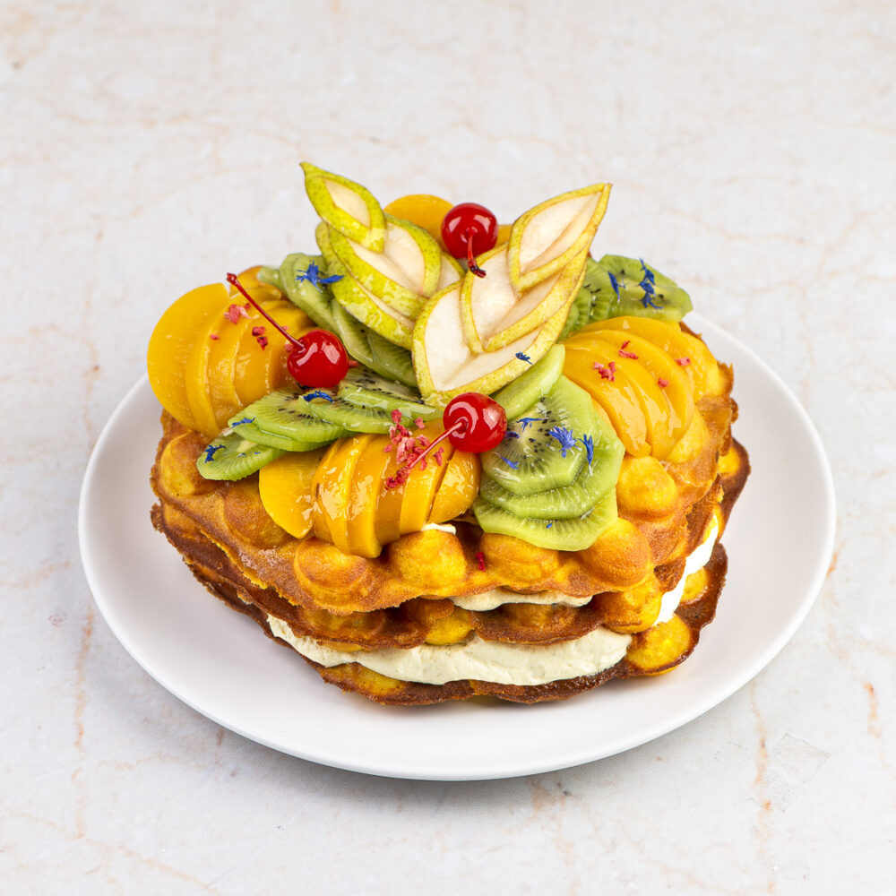 Mango-kardemoni-kohupiimasefiiri tort pealtvaates
